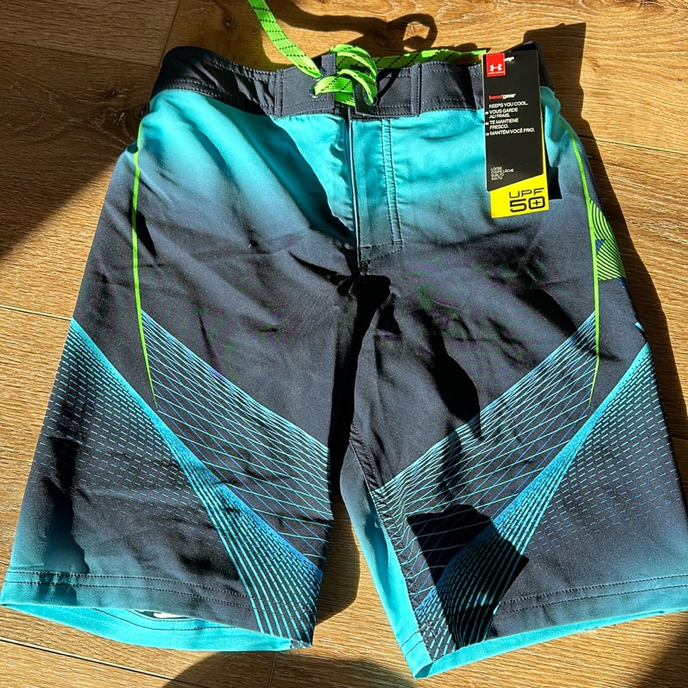 Boys Medium Under Armour Swim Trunks